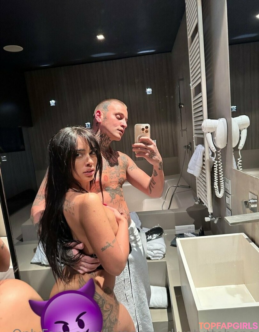 Foto desnuda filtrada de OnlyFans de Leragazzedivatuttobene #115 Foto desnuda filtrada de OnlyFans de Leragazzedivatuttobene #115