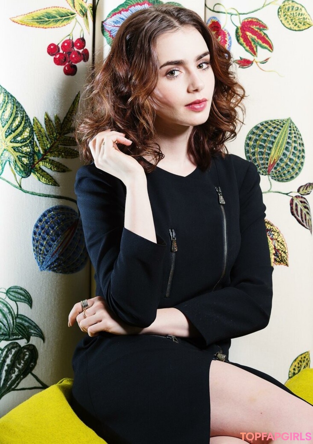 Foto desnuda filtrada de OnlyFans de Lily Collins #106 Foto desnuda filtrada de OnlyFans de Lily Collins #106