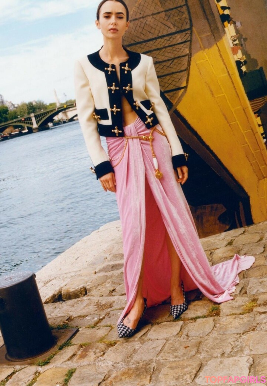 Foto desnuda filtrada de OnlyFans de Lily Collins #20 Foto desnuda filtrada de OnlyFans de Lily Collins #20