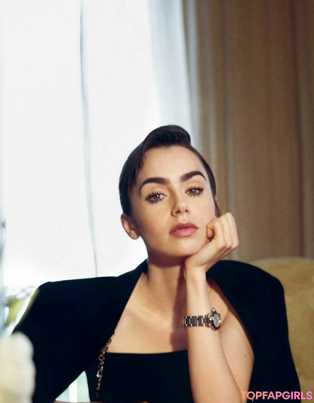 Foto desnuda filtrada de OnlyFans de Lily Collins #33 Foto desnuda filtrada de OnlyFans de Lily Collins #33