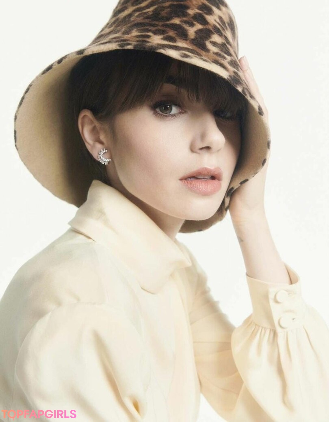 Foto desnuda filtrada de OnlyFans de Lily Collins #55 Foto desnuda filtrada de OnlyFans de Lily Collins #55