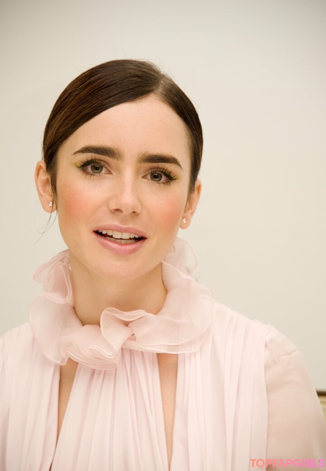 Foto desnuda filtrada de OnlyFans de Lily Collins #9 Foto desnuda filtrada de OnlyFans de Lily Collins #9