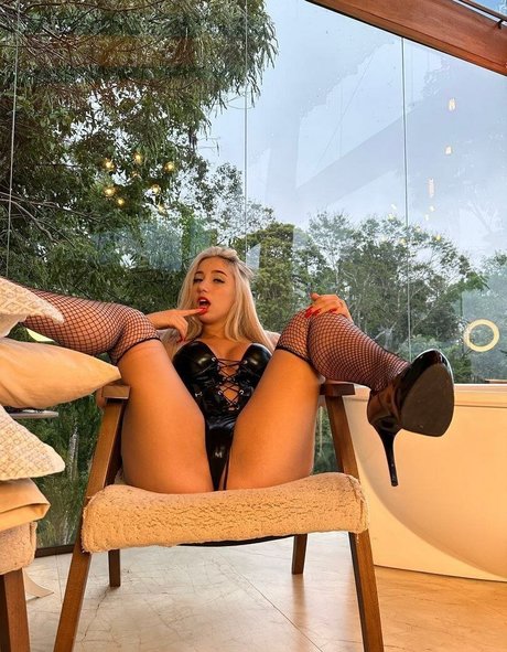Foto desnuda filtrada de OnlyFans de Isadora Vale Dezoitou