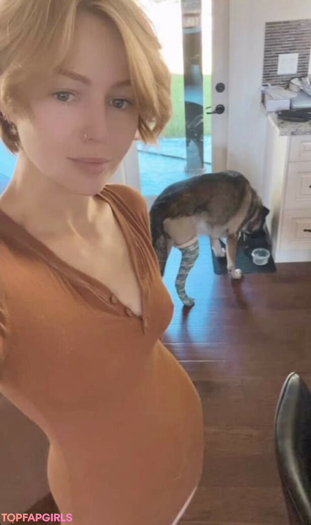 Foto desnuda filtrada de OnlyFans de Kallmekris #110 Foto desnuda filtrada de OnlyFans de Kallmekris #110