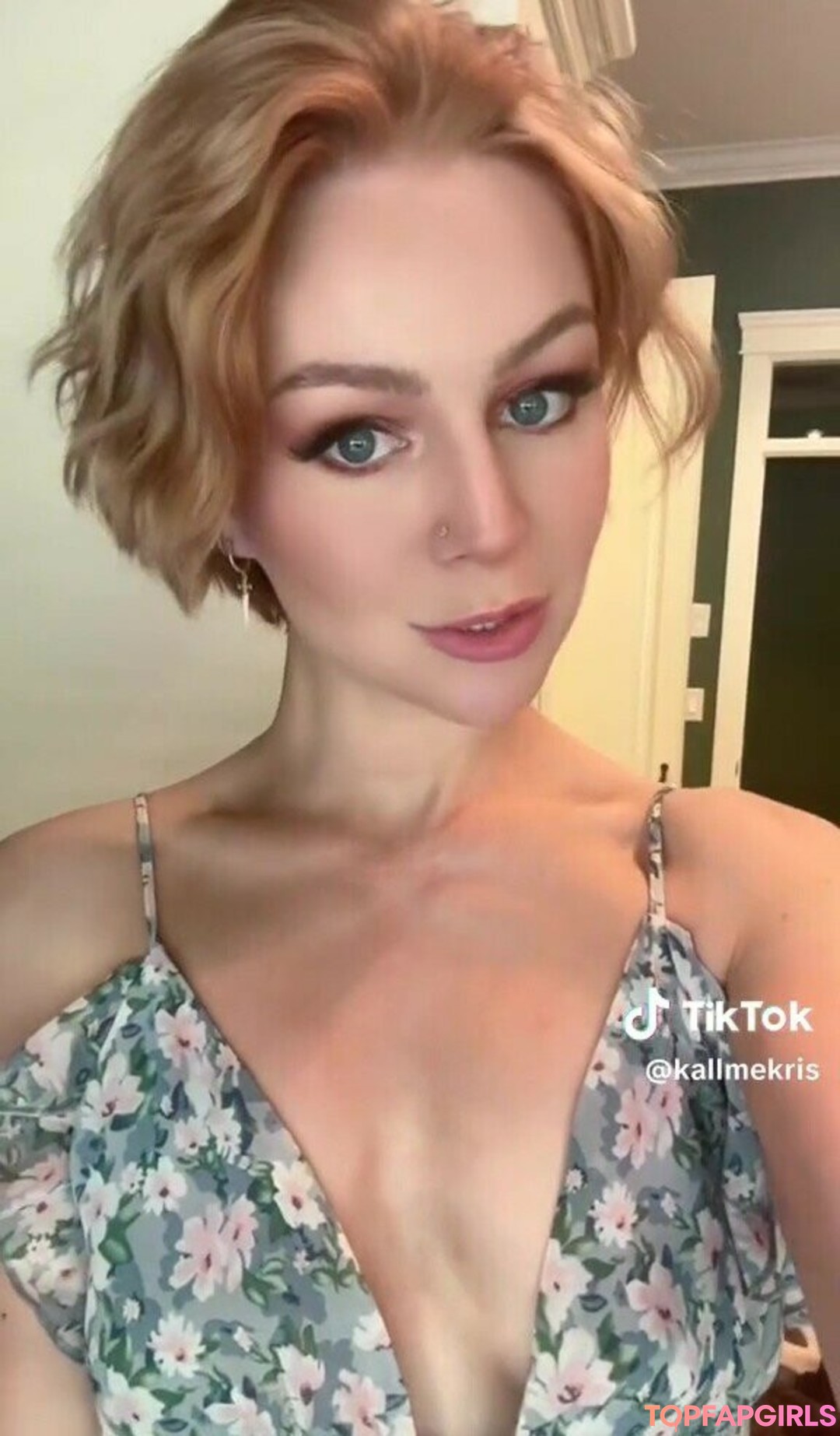 Foto desnuda filtrada de OnlyFans de Kallmekris #53 Foto desnuda filtrada de OnlyFans de Kallmekris #53