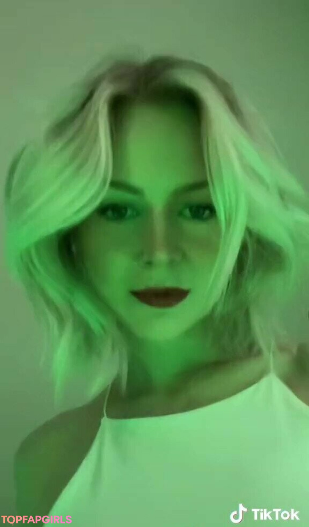 Foto desnuda filtrada de OnlyFans de Kallmekris #92 Foto desnuda filtrada de OnlyFans de Kallmekris #92