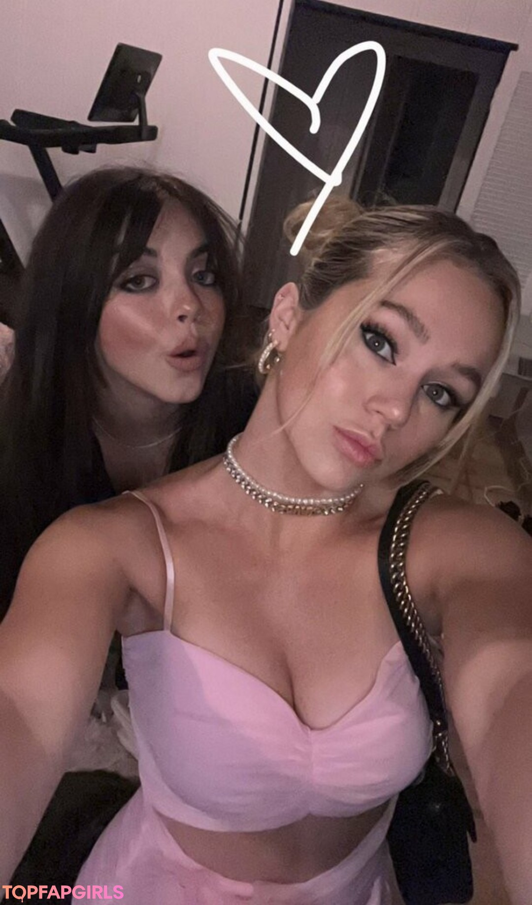 Foto desnuda filtrada de OnlyFans de Brec Bassinger #49 Foto desnuda filtrada de OnlyFans de Brec Bassinger #49