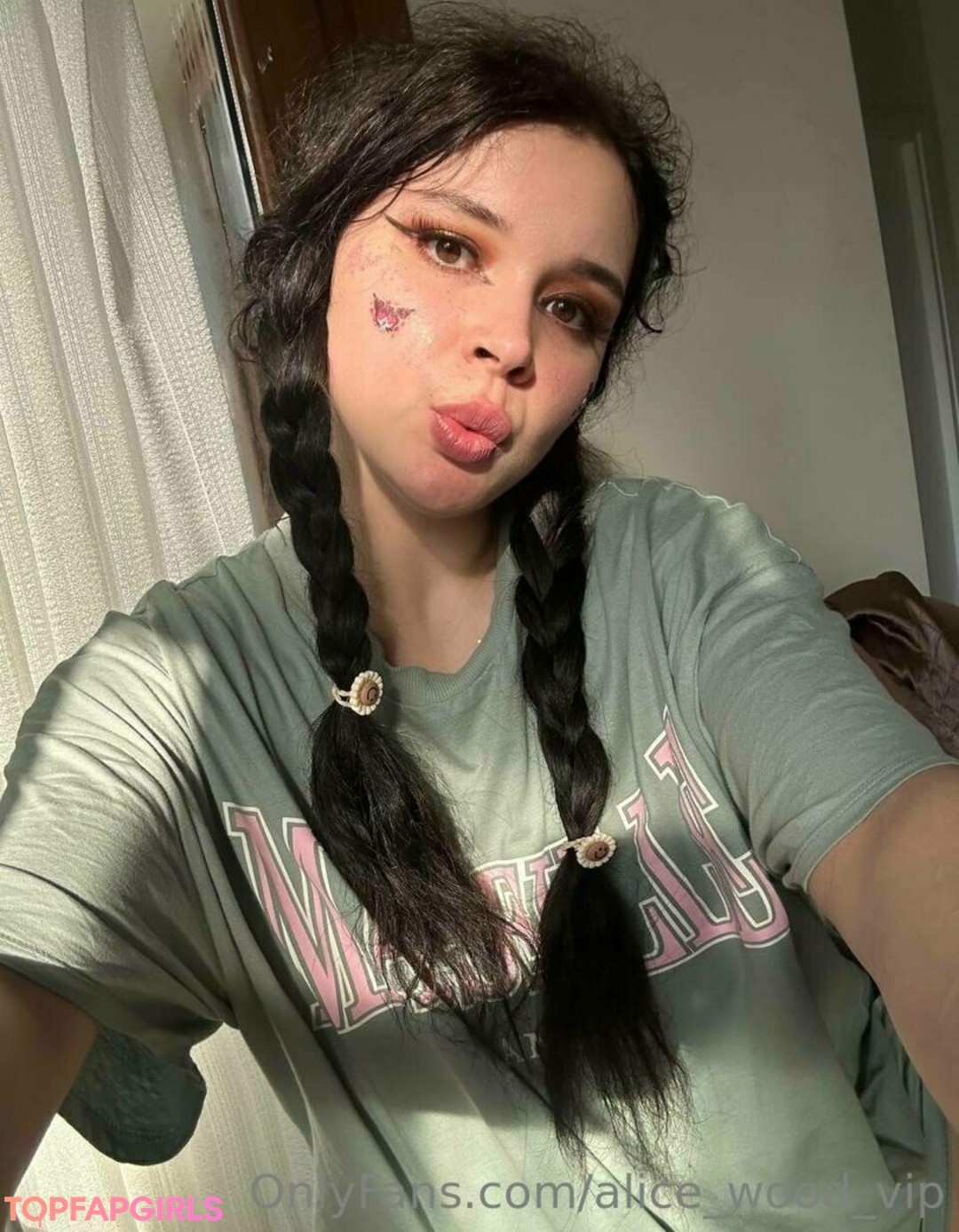 Foto desnuda filtrada de OnlyFans de Alicewoodvip #70 Foto desnuda filtrada de OnlyFans de Alicewoodvip #70