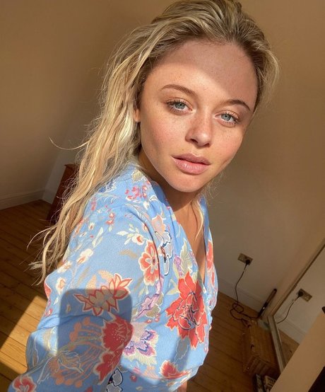 Foto desnuda filtrada de OnlyFans de Emily Atack