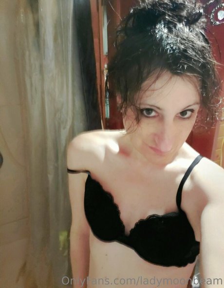 Foto desnuda filtrada de OnlyFans de Ladymoonbeam
