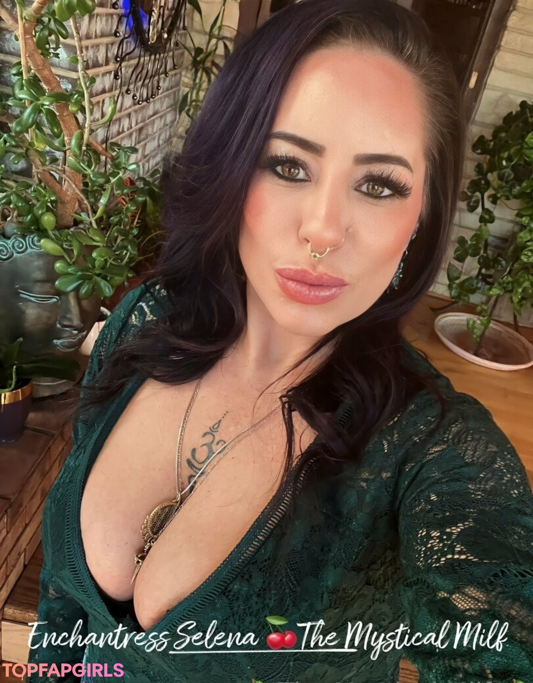 Foto desnuda filtrada de OnlyFans de Enchantressselenafree #50 Foto desnuda filtrada de OnlyFans de Enchantressselenafree #50