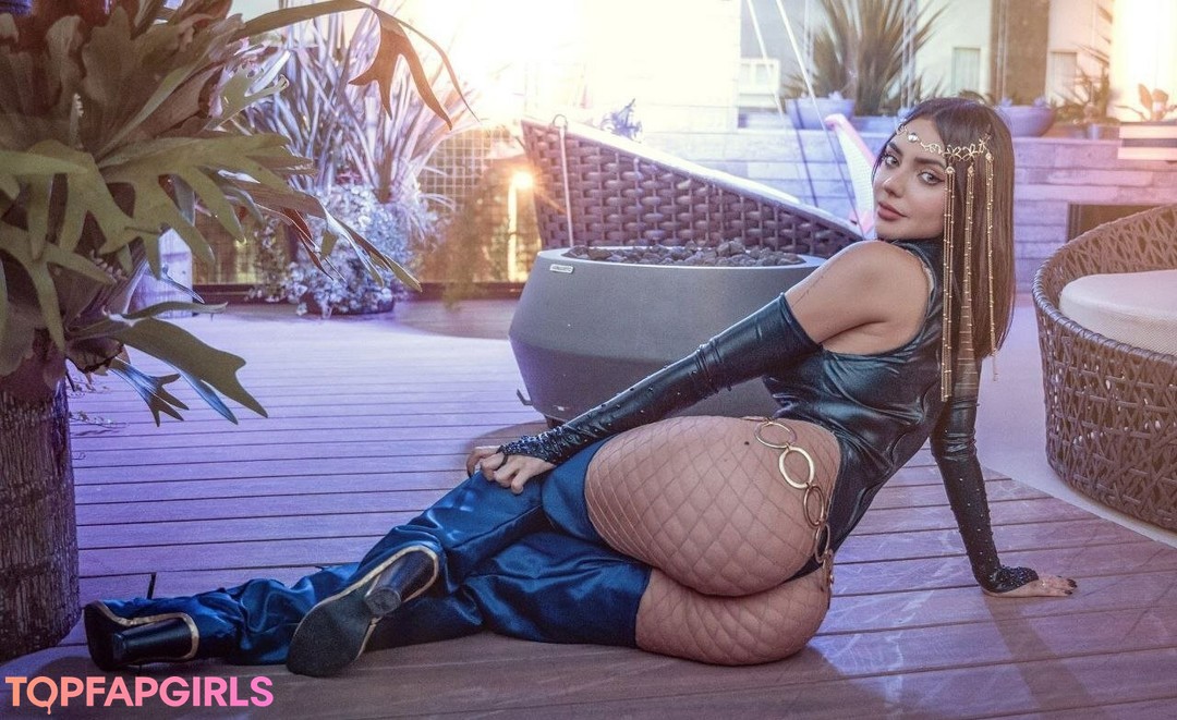 Foto desnuda filtrada de OnlyFans de Nyvi Estephan #28 Foto desnuda filtrada de OnlyFans de Nyvi Estephan #28