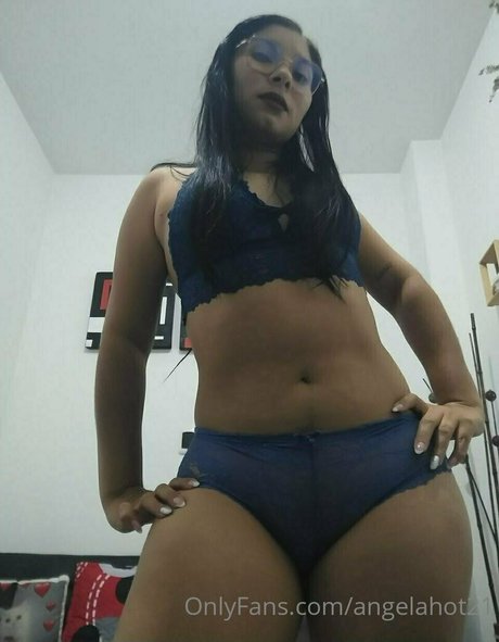 Foto desnuda filtrada de OnlyFans de Angelahot21