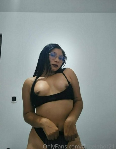 Foto desnuda filtrada de OnlyFans de Angelahot21