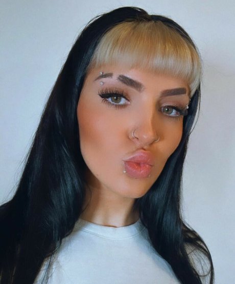 Steph De Lander
