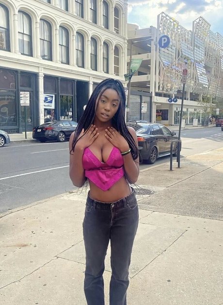 Foto desnuda filtrada de OnlyFans de Majormommyissues