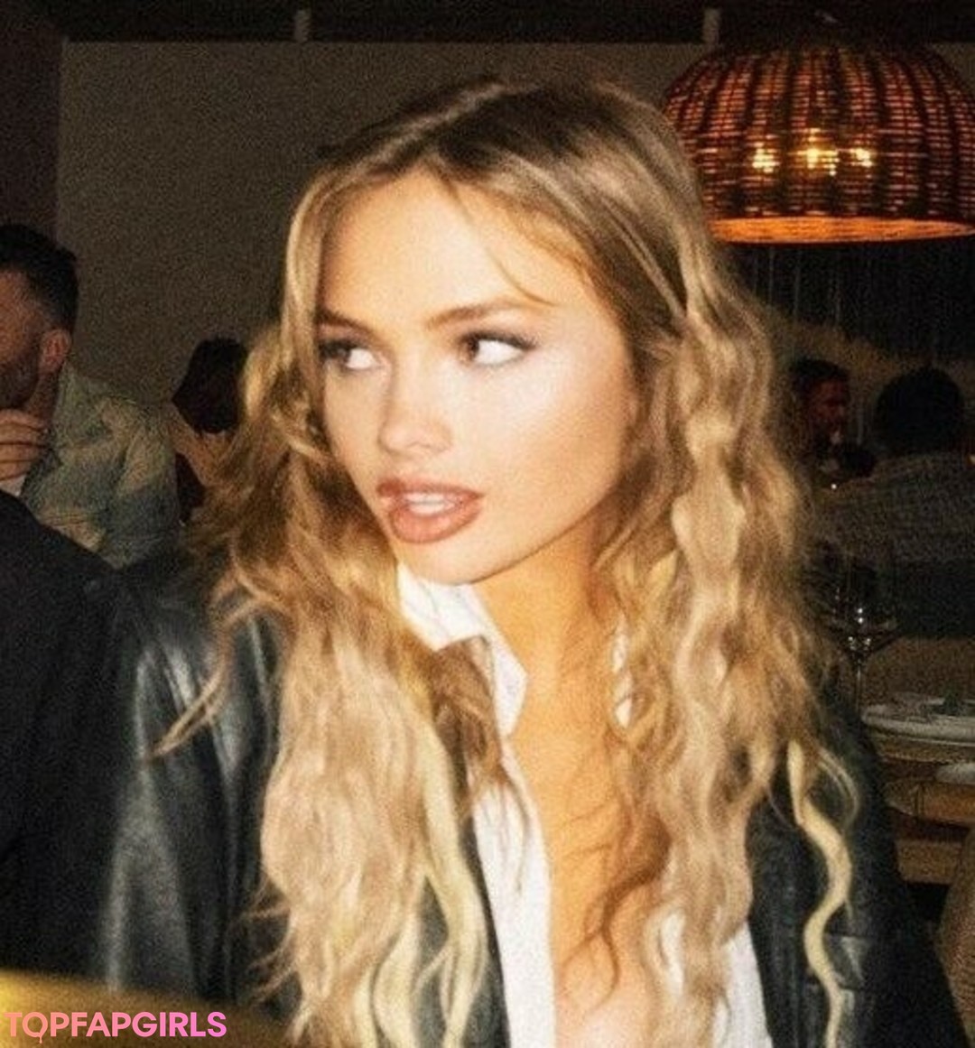 Foto desnuda filtrada de OnlyFans de Natalie Alyn Lind #247 Foto desnuda filtrada de OnlyFans de Natalie Alyn Lind #247