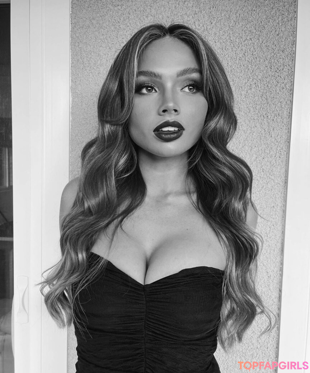 Foto desnuda filtrada de OnlyFans de Natalie Alyn Lind #255 Foto desnuda filtrada de OnlyFans de Natalie Alyn Lind #255