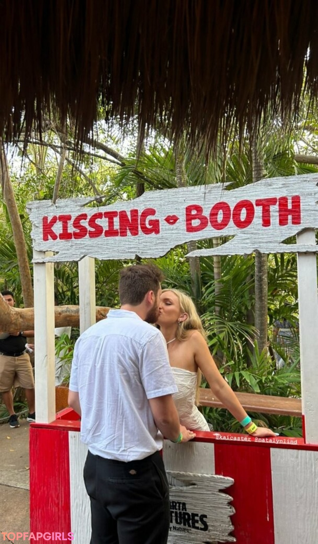 Foto desnuda filtrada de OnlyFans de Natalie Alyn Lind #320 Foto desnuda filtrada de OnlyFans de Natalie Alyn Lind #320