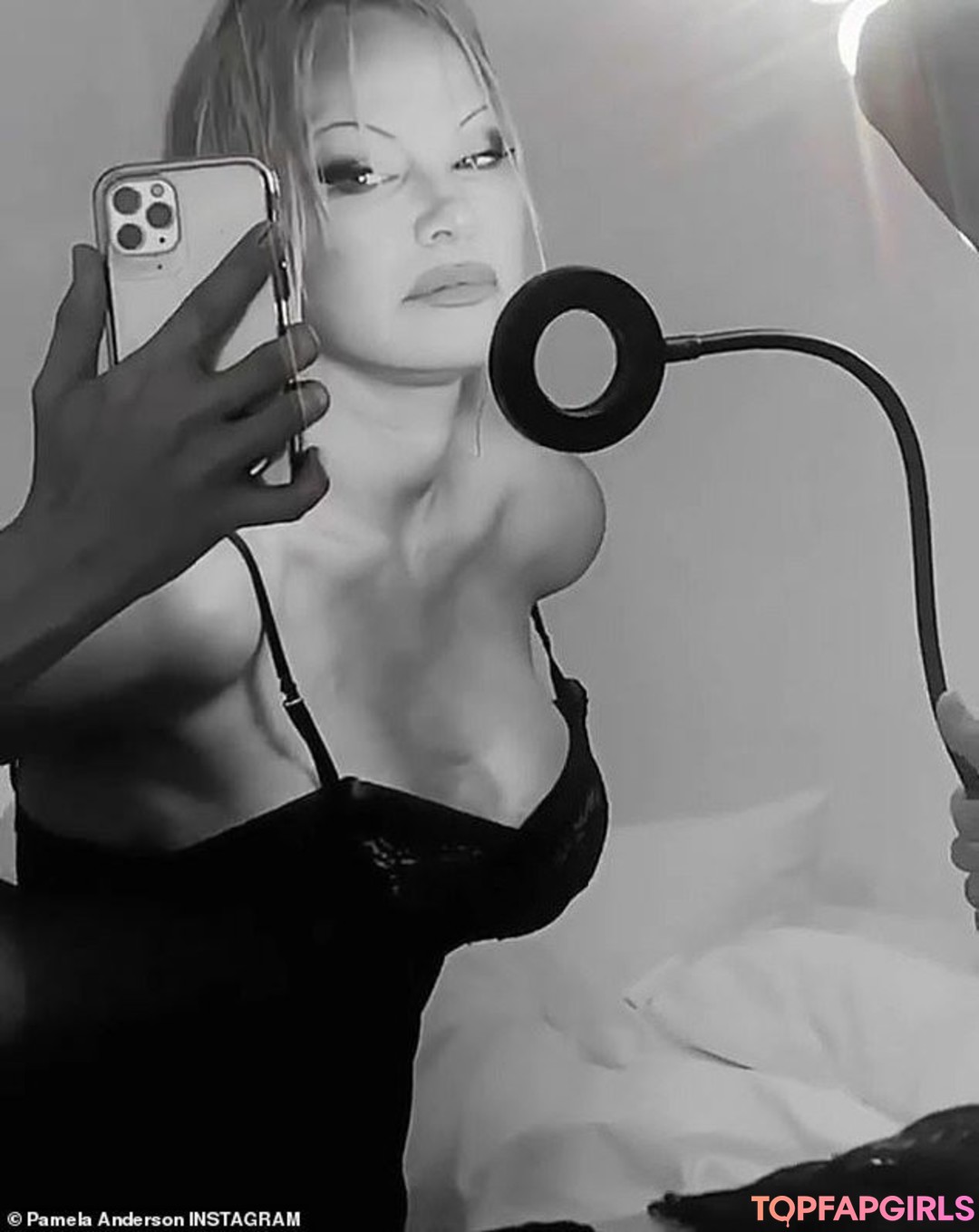 Foto desnuda filtrada de OnlyFans de Pamela Anderson #41 Foto desnuda filtrada de OnlyFans de Pamela Anderson #41