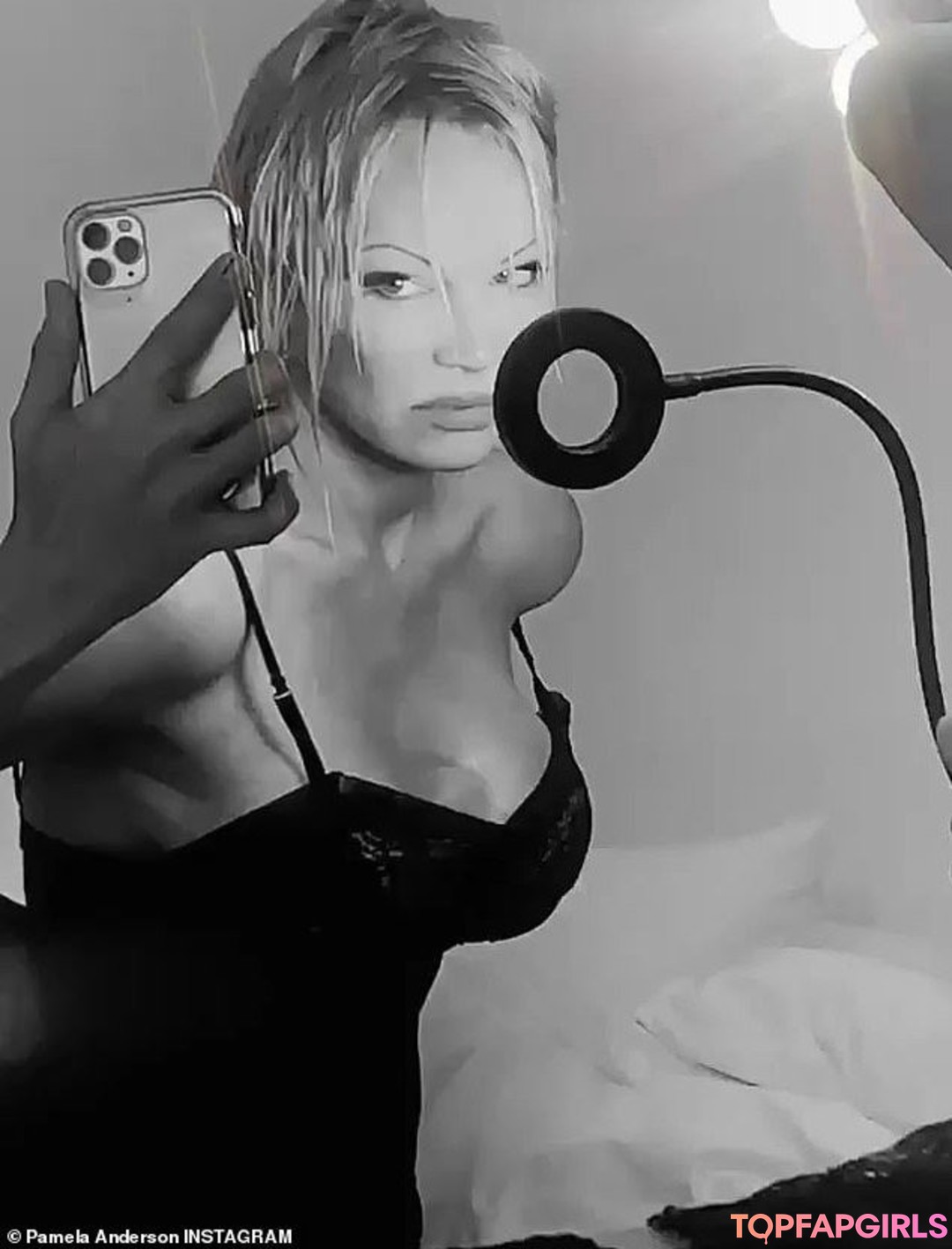 Foto desnuda filtrada de OnlyFans de Pamela Anderson #42 Foto desnuda filtrada de OnlyFans de Pamela Anderson #42