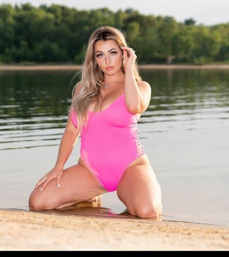 Foto desnuda filtrada de OnlyFans de Yazmin Holmes