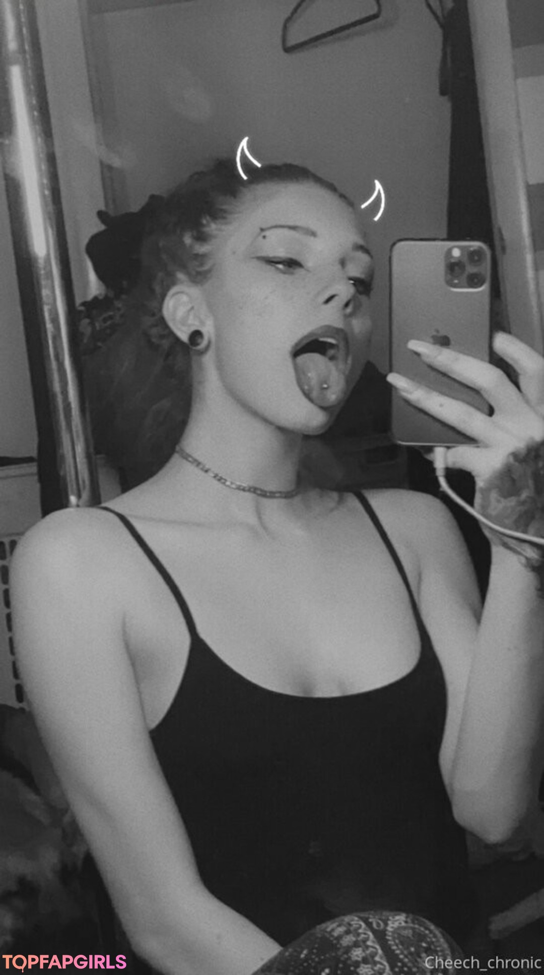 Foto desnuda filtrada de OnlyFans de Freecheechchronic #22 Foto desnuda filtrada de OnlyFans de Freecheechchronic #22