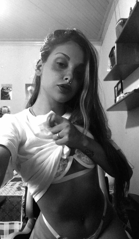 Foto desnuda filtrada de OnlyFans de Sua Latina