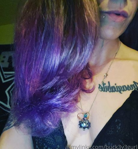 Foto desnuda filtrada de OnlyFans de Buck3y3gurl
