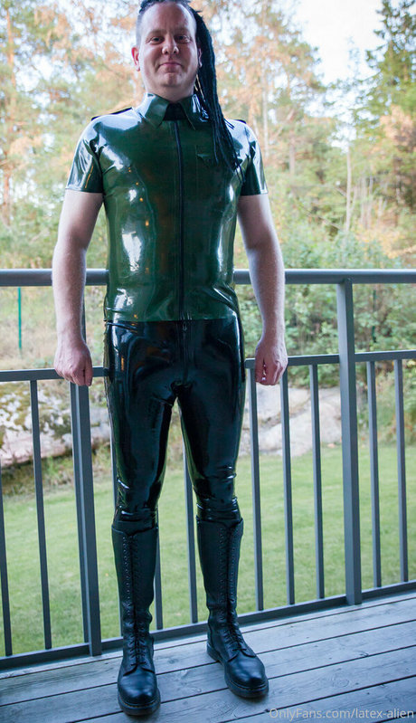 Foto desnuda filtrada de OnlyFans de Latexalien
