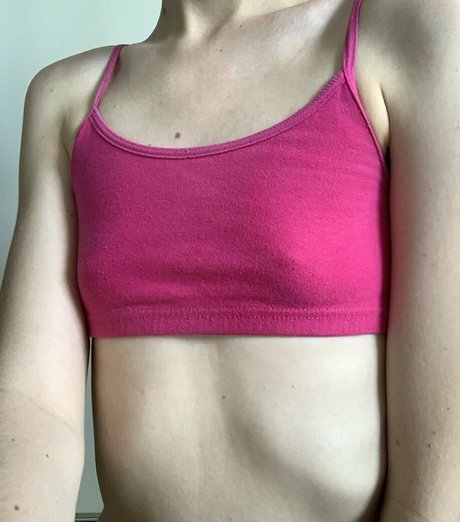 Foto desnuda filtrada de OnlyFans de Littleglitterbaby