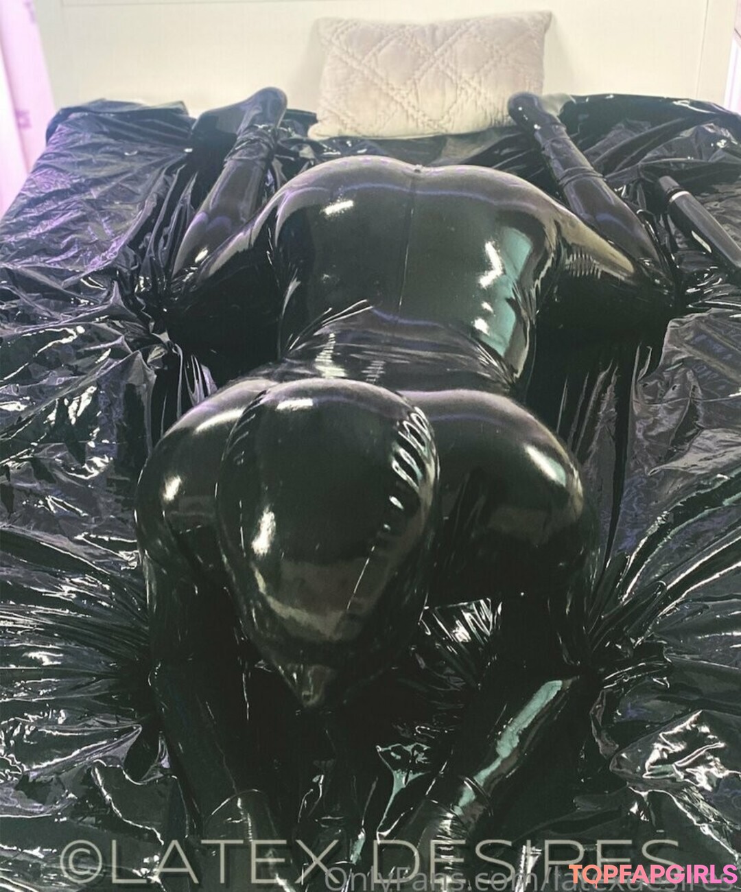 Foto desnuda filtrada de OnlyFans de Latexdesires #96 Foto desnuda filtrada de OnlyFans de Latexdesires #96
