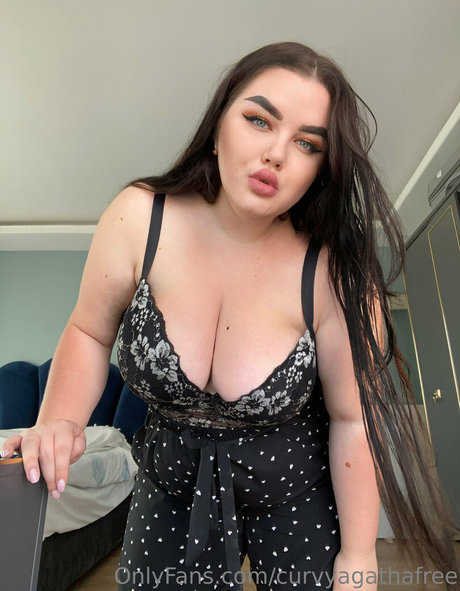Curvyagathafree