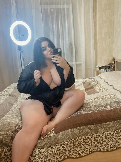 Foto desnuda filtrada de OnlyFans de Curvyagathafree