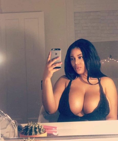 Foto desnuda filtrada de OnlyFans de Gabrielle Logan