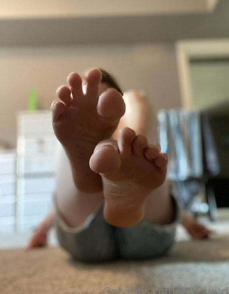 Feetguurl