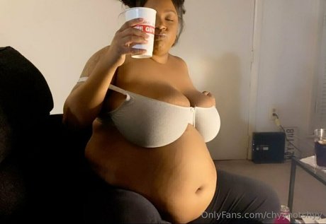 Foto desnuda filtrada de OnlyFans de Chyynotshyy
