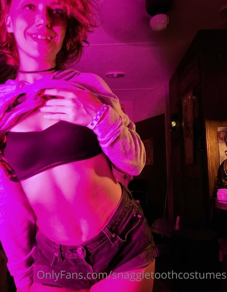 Snaggletoothcostumes