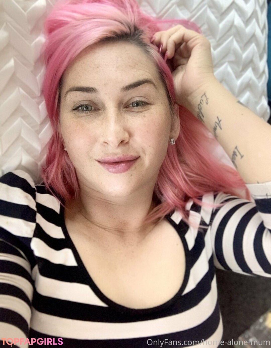 Foto desnuda filtrada de OnlyFans de Homealonemum #151 Foto desnuda filtrada de OnlyFans de Homealonemum #151