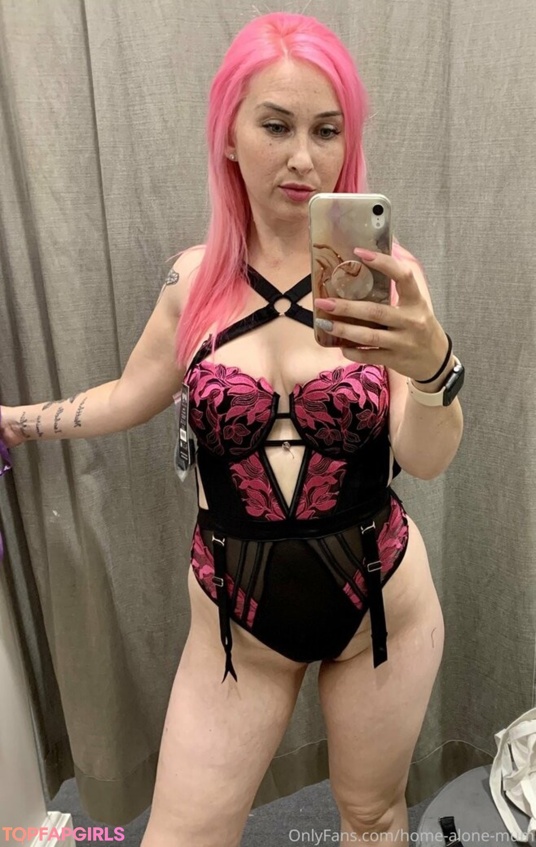 Foto desnuda filtrada de OnlyFans de Homealonemum #16 Foto desnuda filtrada de OnlyFans de Homealonemum #16