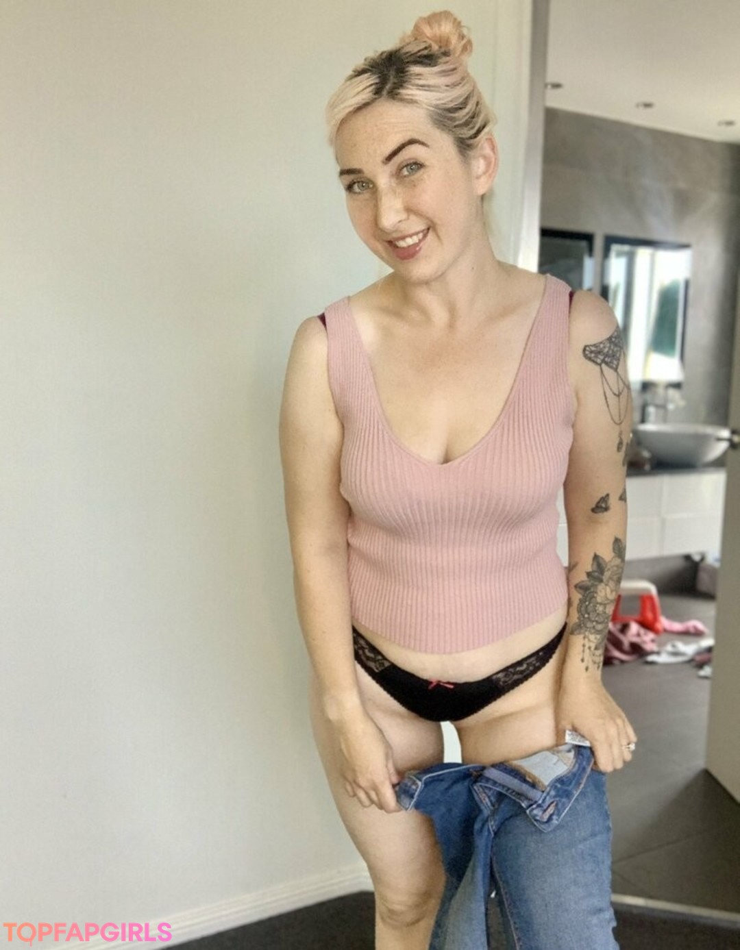 Foto desnuda filtrada de OnlyFans de Homealonemum #170 Foto desnuda filtrada de OnlyFans de Homealonemum #170