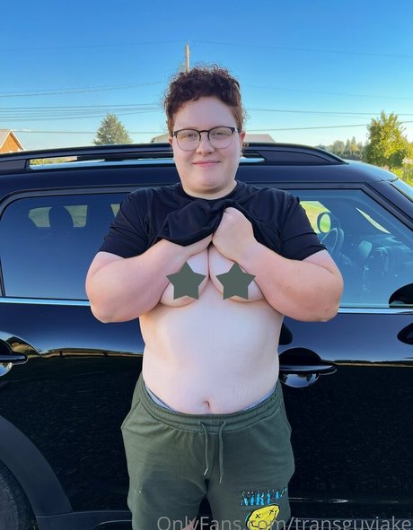 Foto desnuda filtrada de OnlyFans de Transguyjake