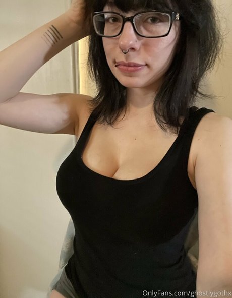 Foto desnuda filtrada de OnlyFans de Ghostlygothx