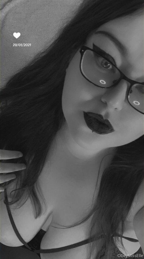 Foto desnuda filtrada de OnlyFans de Obeymisselle