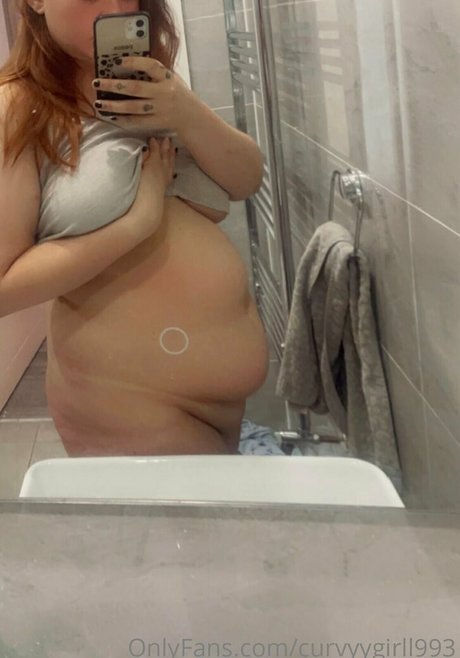 Foto desnuda filtrada de OnlyFans de Curvyygirll993