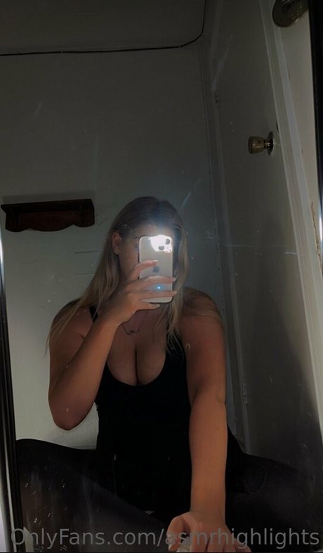 Foto desnuda filtrada de OnlyFans de Highlighthannah01