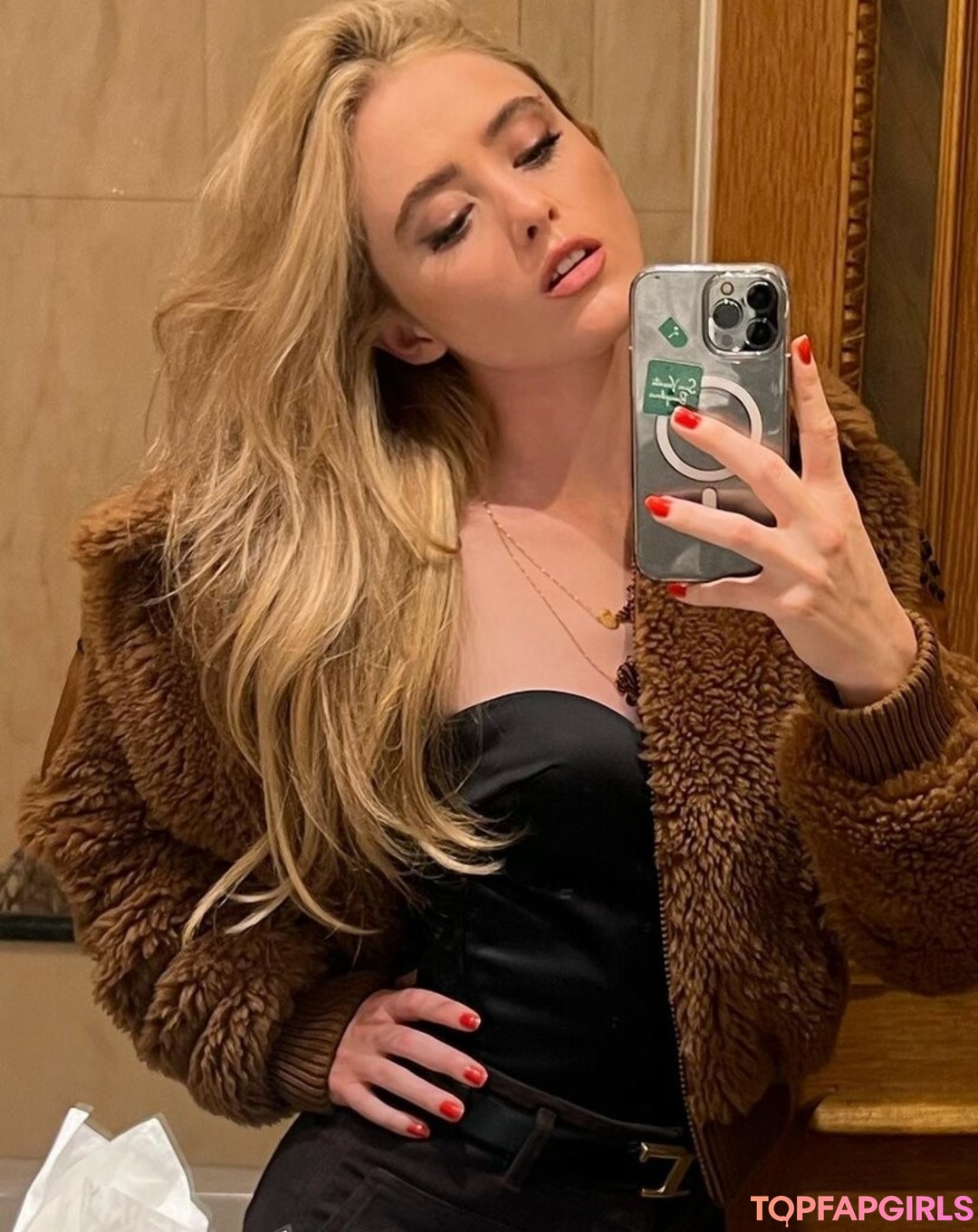 Foto desnuda filtrada de OnlyFans de Kathryn Newton #24 Foto desnuda filtrada de OnlyFans de Kathryn Newton #24
