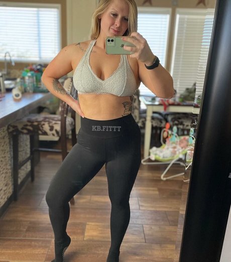 Foto desnuda filtrada de OnlyFans de Kendrabfit
