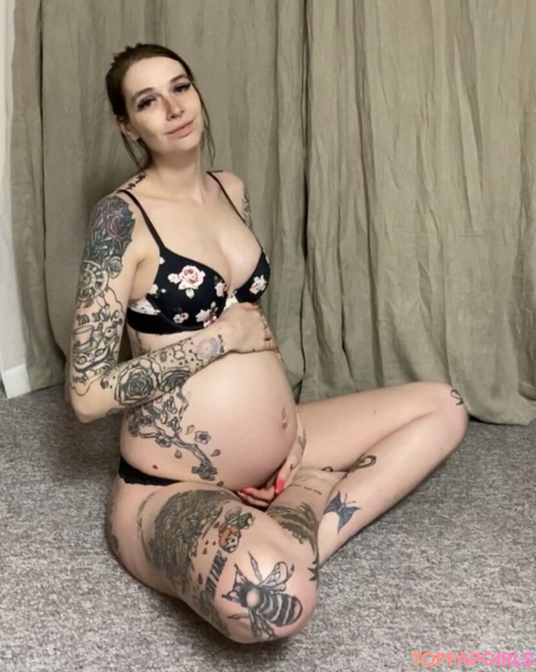 Foto desnuda filtrada de OnlyFans de Lilhoneybeez #423 Foto desnuda filtrada de OnlyFans de Lilhoneybeez #423