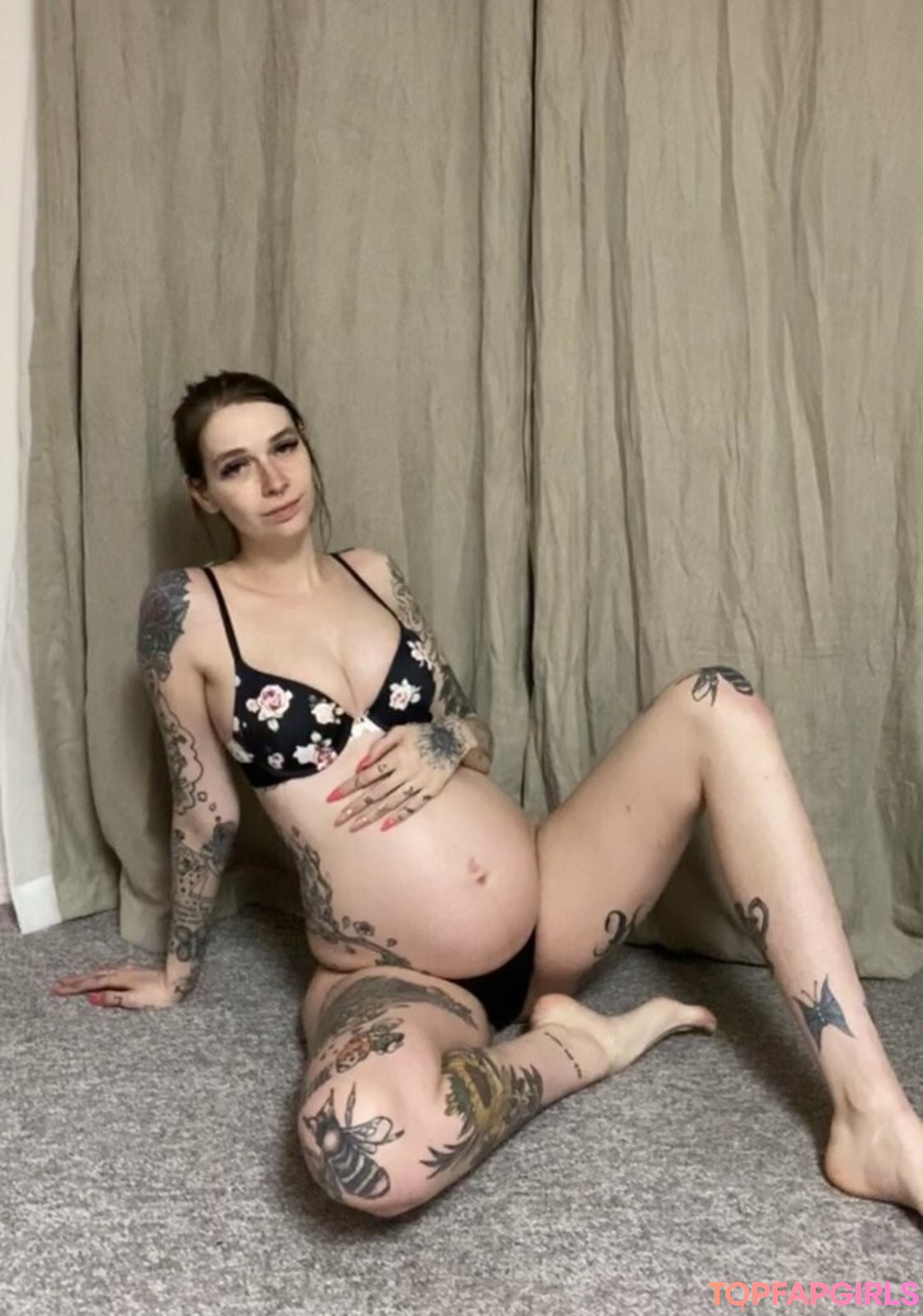 Foto desnuda filtrada de OnlyFans de Lilhoneybeez #425 Foto desnuda filtrada de OnlyFans de Lilhoneybeez #425